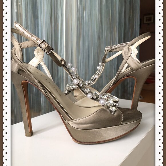 IVANKA TRUMP ALLUVIA Champagne Satin Designer Jeweled EVENING Sandals 7M - Picture 3 of 12